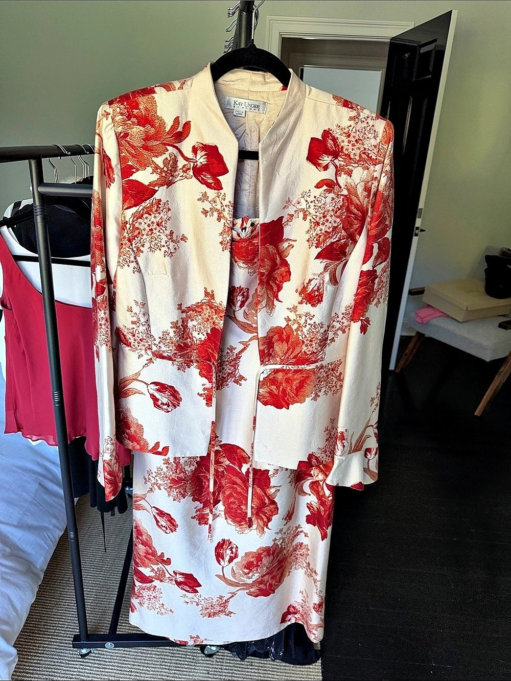 Kay Unger Floral Suit - jacket and maxi skirt in Cream & Red Size 12 Like New